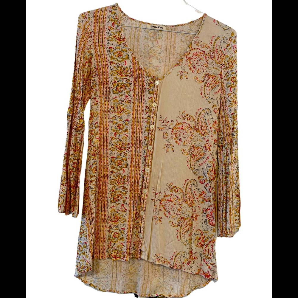 Flared sleeves, Billabong size XS blouse.